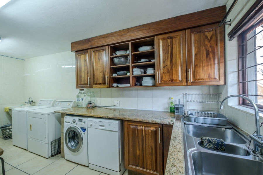 5 Bedroom Property for Sale in Moreleta Park Gauteng