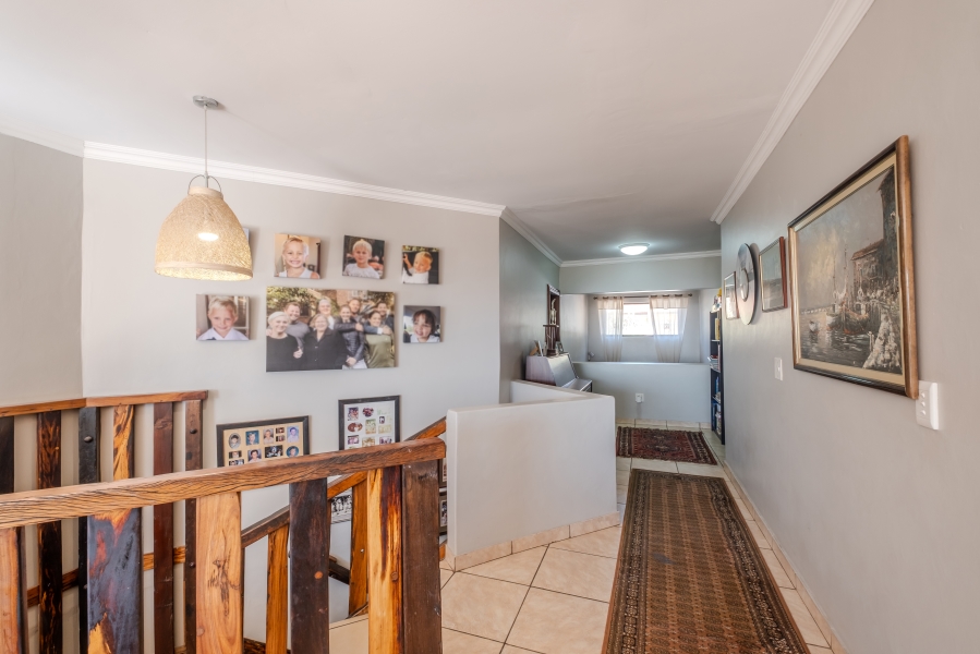 5 Bedroom Property for Sale in Moreleta Park Gauteng