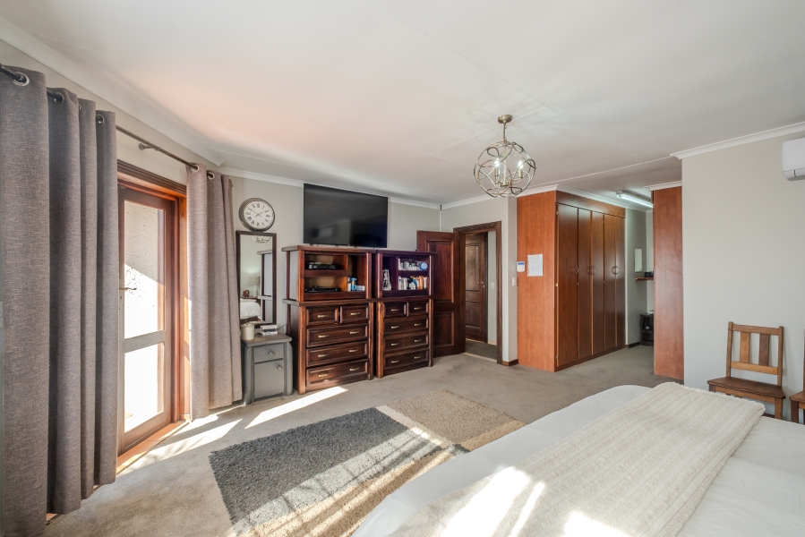 5 Bedroom Property for Sale in Moreleta Park Gauteng