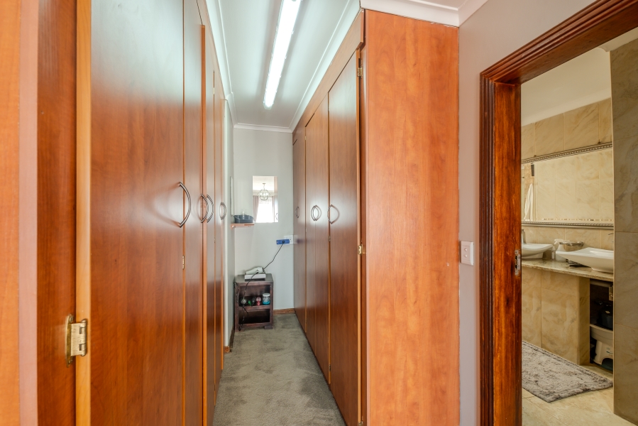 5 Bedroom Property for Sale in Moreleta Park Gauteng