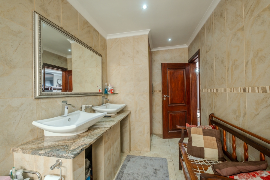 5 Bedroom Property for Sale in Moreleta Park Gauteng