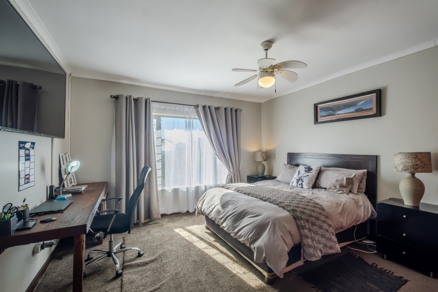 5 Bedroom Property for Sale in Moreleta Park Gauteng