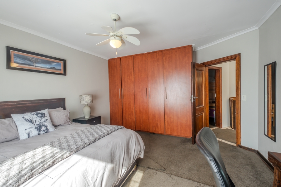 5 Bedroom Property for Sale in Moreleta Park Gauteng