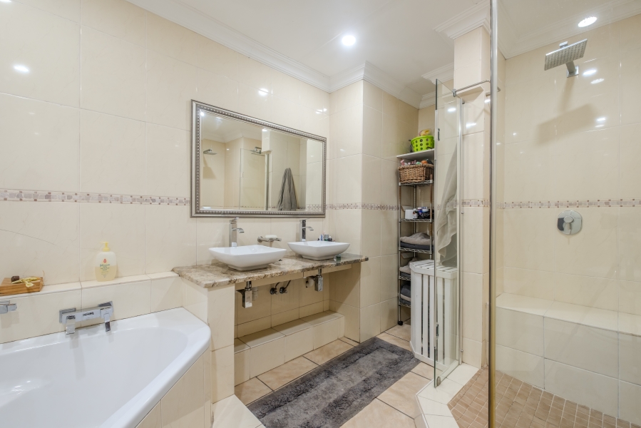 5 Bedroom Property for Sale in Moreleta Park Gauteng