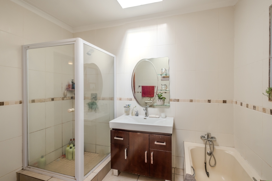 5 Bedroom Property for Sale in Moreleta Park Gauteng