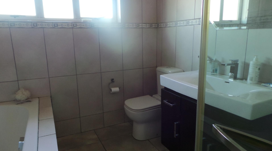 5 Bedroom Property for Sale in Wychwood Gauteng