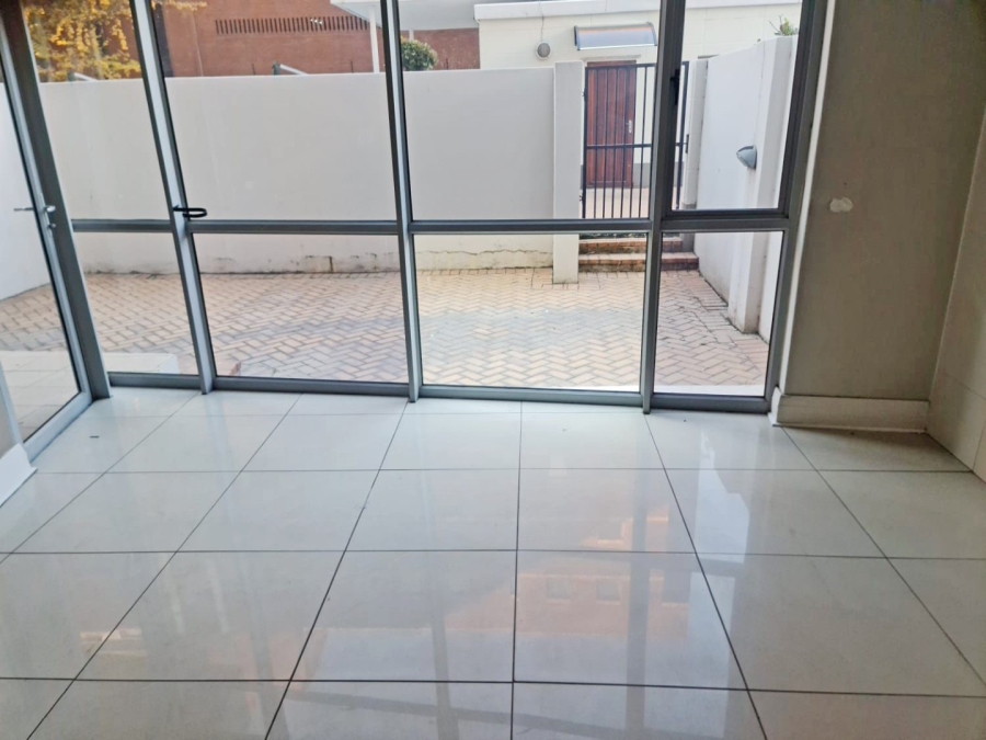 To Let 2 Bedroom Property for Rent in Sandown Gauteng