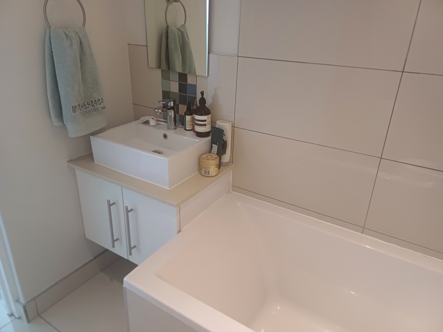 2 Bedroom Property for Sale in Rosebank Gauteng