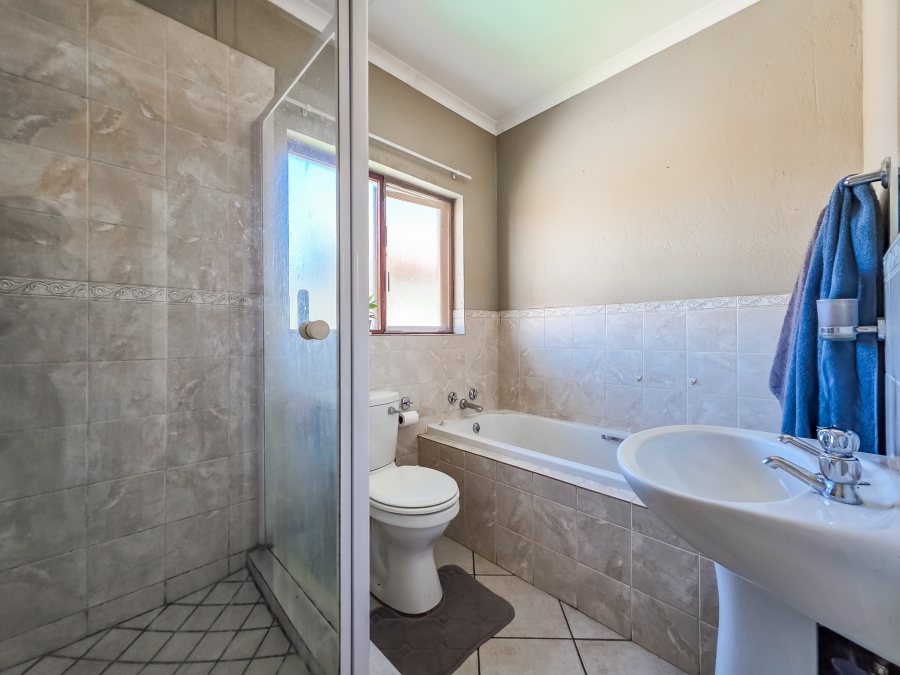 2 Bedroom Property for Sale in Country View Estate Gauteng