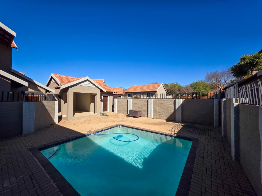 2 Bedroom Property for Sale in Country View Estate Gauteng