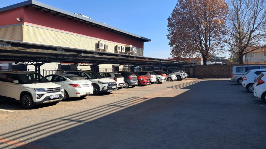 Commercial Property for Sale in Die Hoewes Gauteng