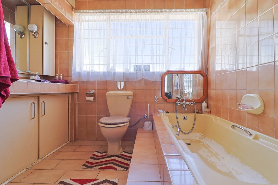 4 Bedroom Property for Sale in Tulisa Park Gauteng