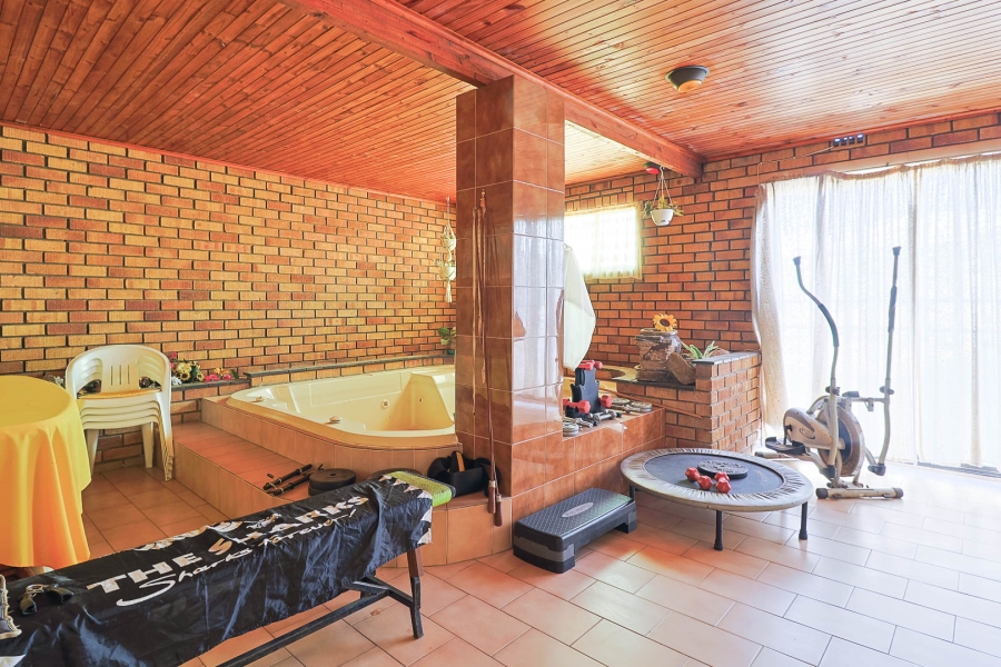 4 Bedroom Property for Sale in Tulisa Park Gauteng