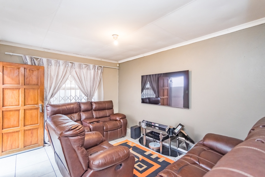 2 Bedroom Property for Sale in Fleurhof Gauteng