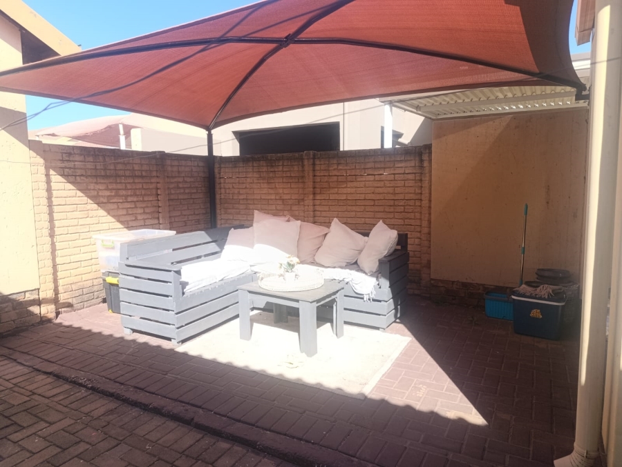 2 Bedroom Property for Sale in Chantelle Gauteng
