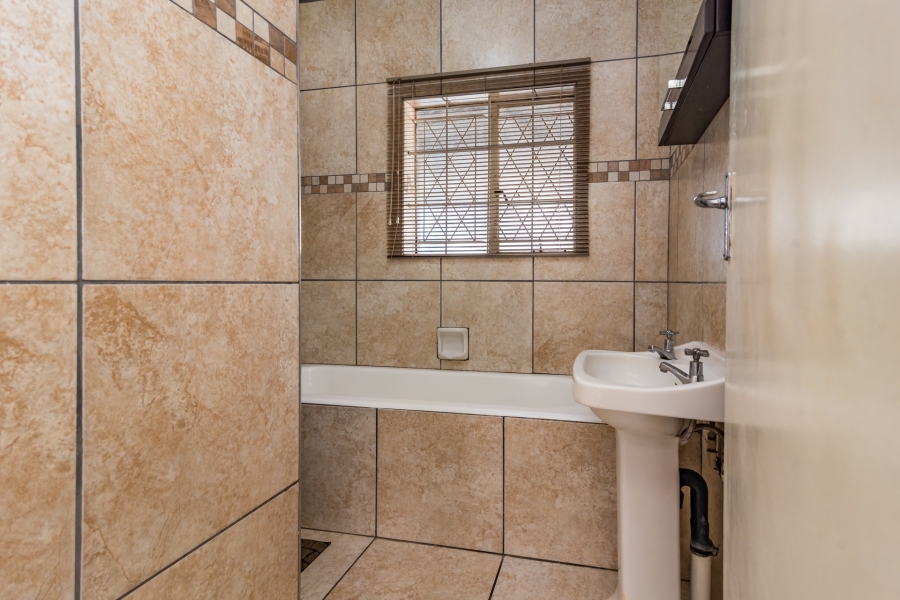 3 Bedroom Property for Sale in Discovery Gauteng