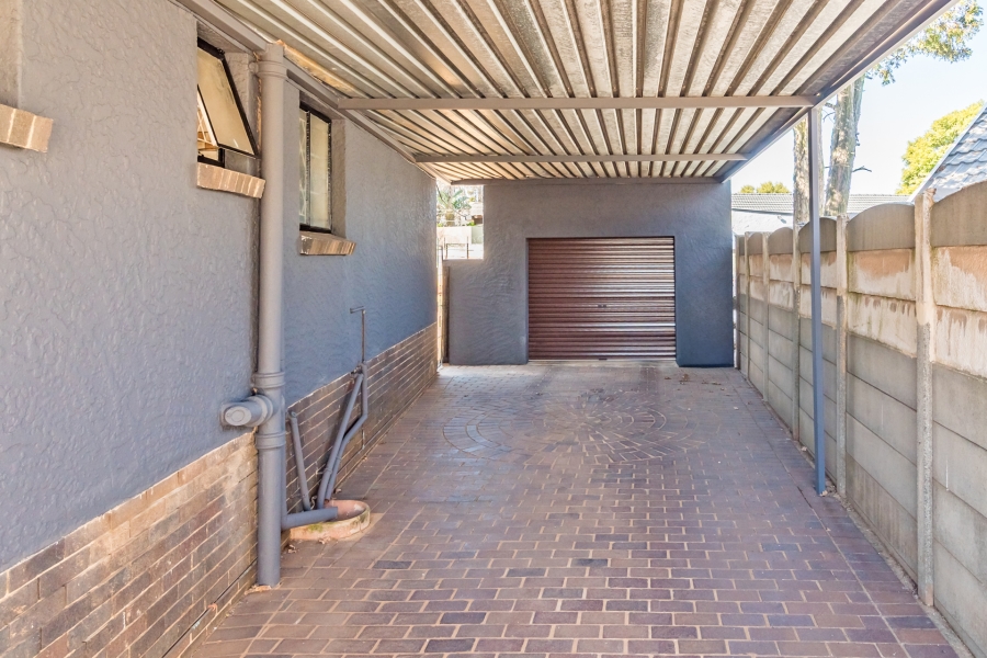 3 Bedroom Property for Sale in Discovery Gauteng