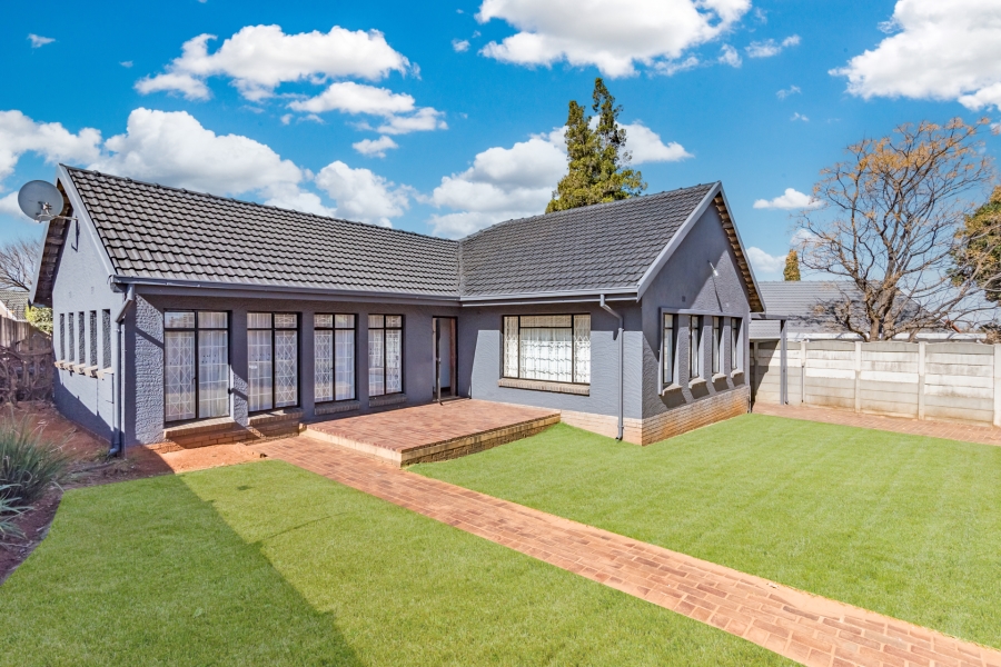 3 Bedroom Property for Sale in Discovery Gauteng