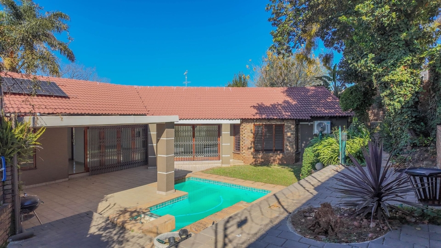 3 Bedroom Property for Sale in Hurlingham Manor Gauteng