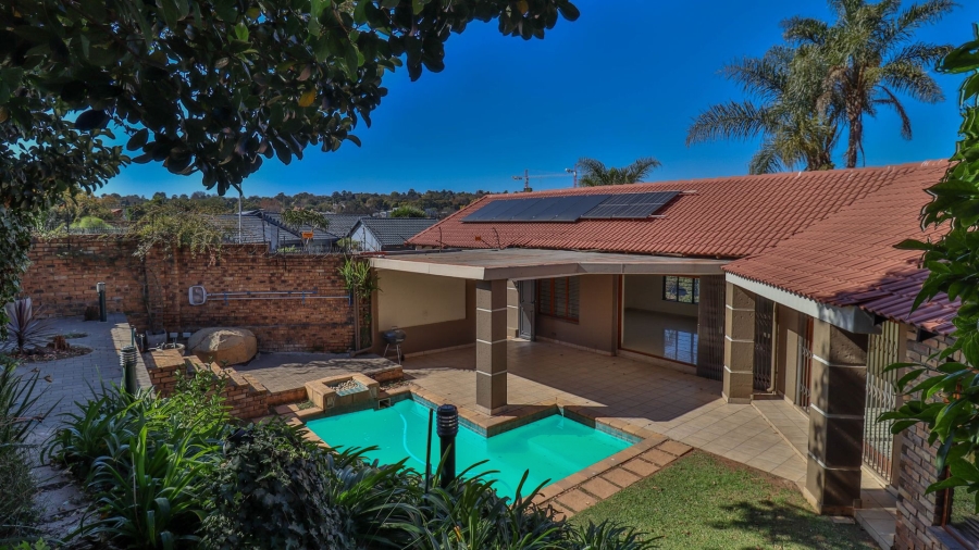 3 Bedroom Property for Sale in Hurlingham Manor Gauteng