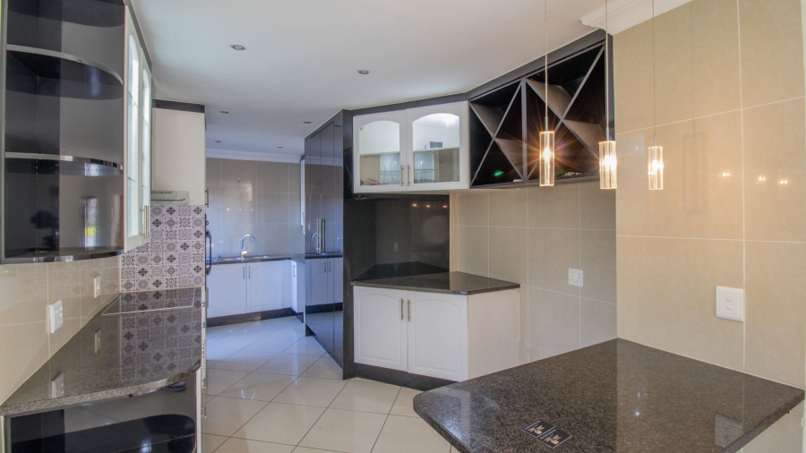3 Bedroom Property for Sale in Hurlingham Manor Gauteng
