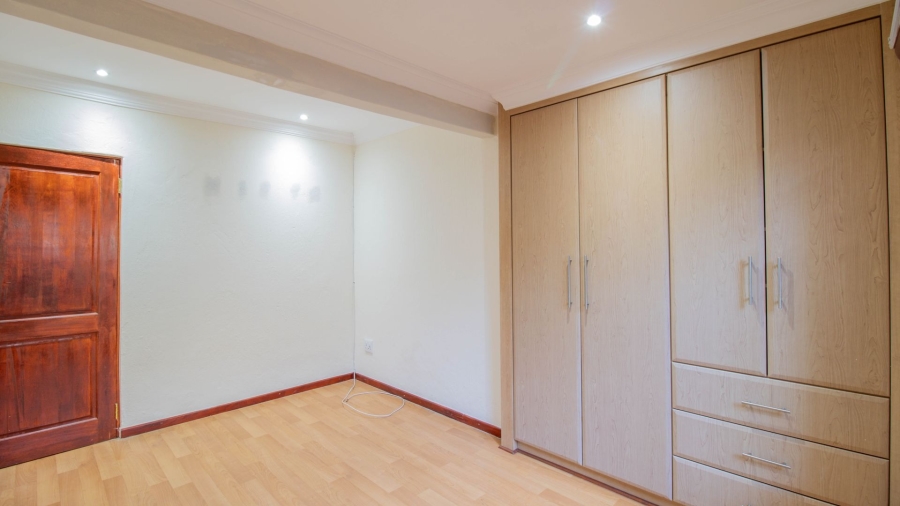 3 Bedroom Property for Sale in Hurlingham Manor Gauteng