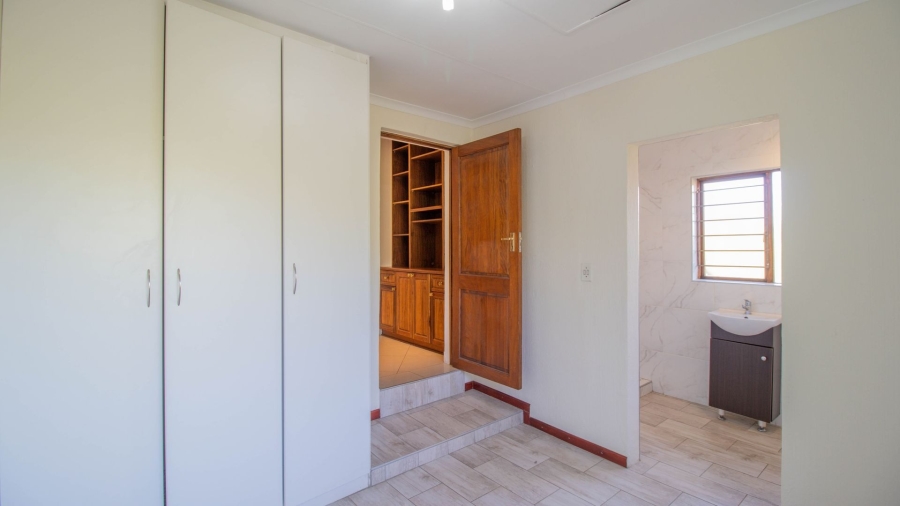 3 Bedroom Property for Sale in Hurlingham Manor Gauteng