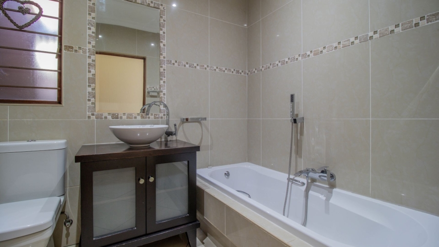 3 Bedroom Property for Sale in Hurlingham Manor Gauteng