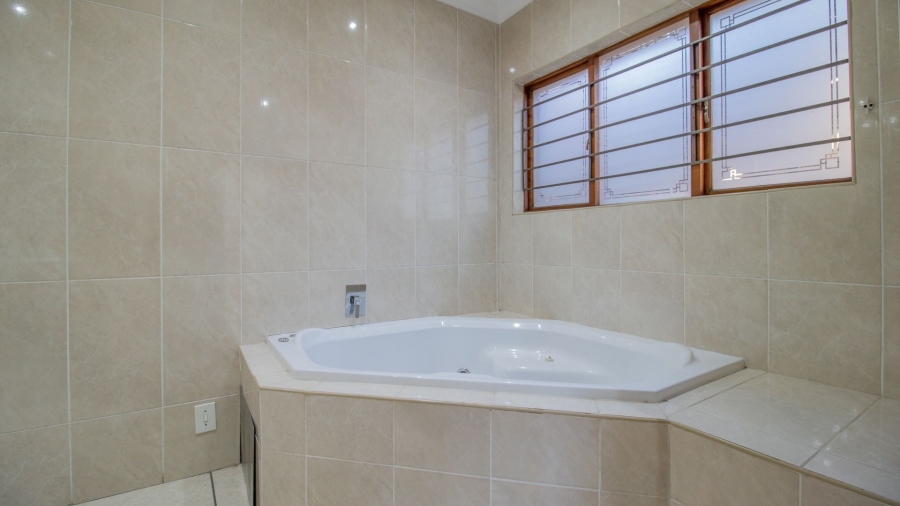 3 Bedroom Property for Sale in Hurlingham Manor Gauteng
