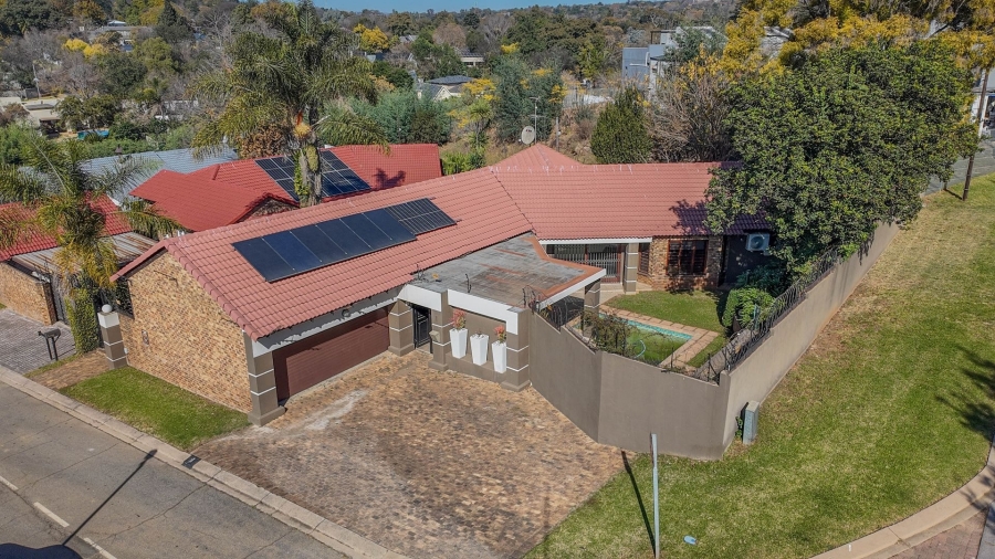 3 Bedroom Property for Sale in Hurlingham Manor Gauteng