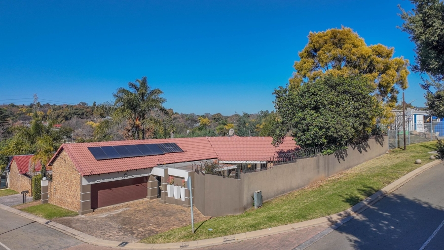 3 Bedroom Property for Sale in Hurlingham Manor Gauteng