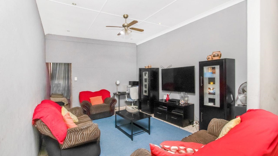 2 Bedroom Property for Sale in Florida Lake Gauteng