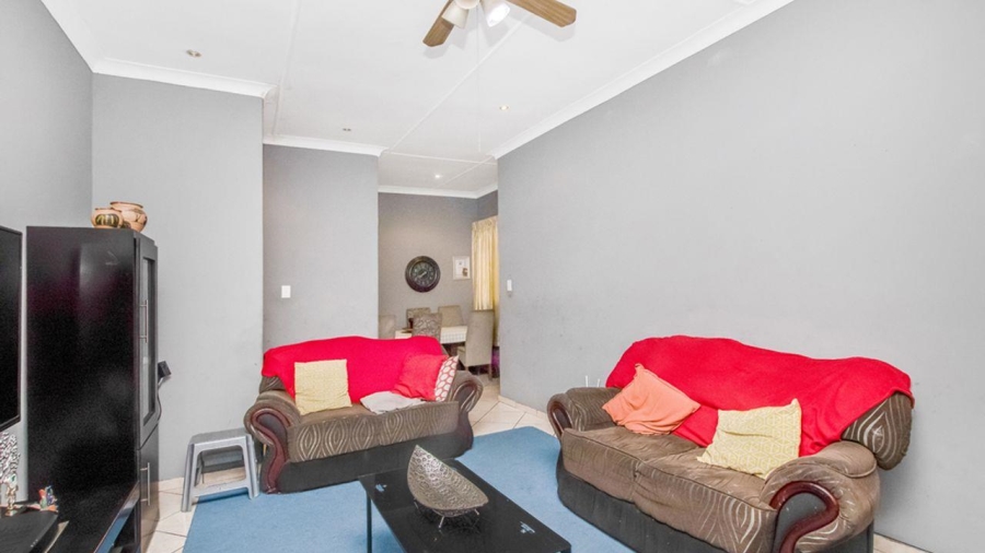 2 Bedroom Property for Sale in Florida Lake Gauteng