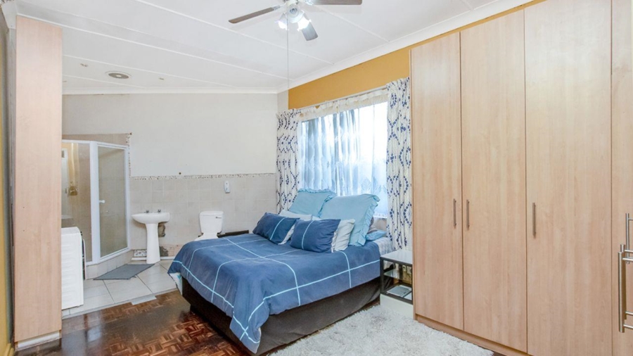 2 Bedroom Property for Sale in Florida Lake Gauteng