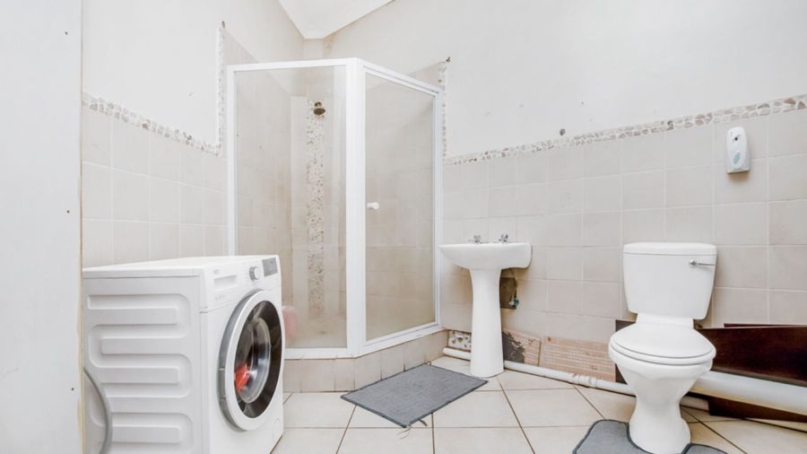 2 Bedroom Property for Sale in Florida Lake Gauteng