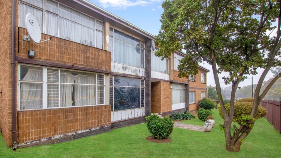 2 Bedroom Property for Sale in Florida Lake Gauteng