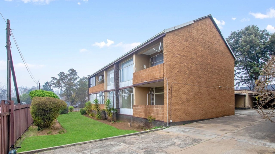 2 Bedroom Property for Sale in Florida Lake Gauteng