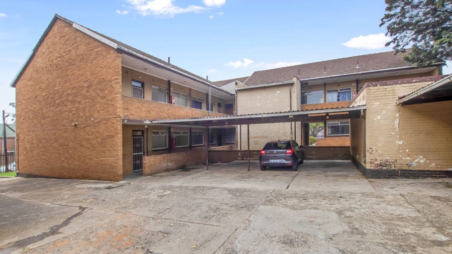 2 Bedroom Property for Sale in Florida Lake Gauteng