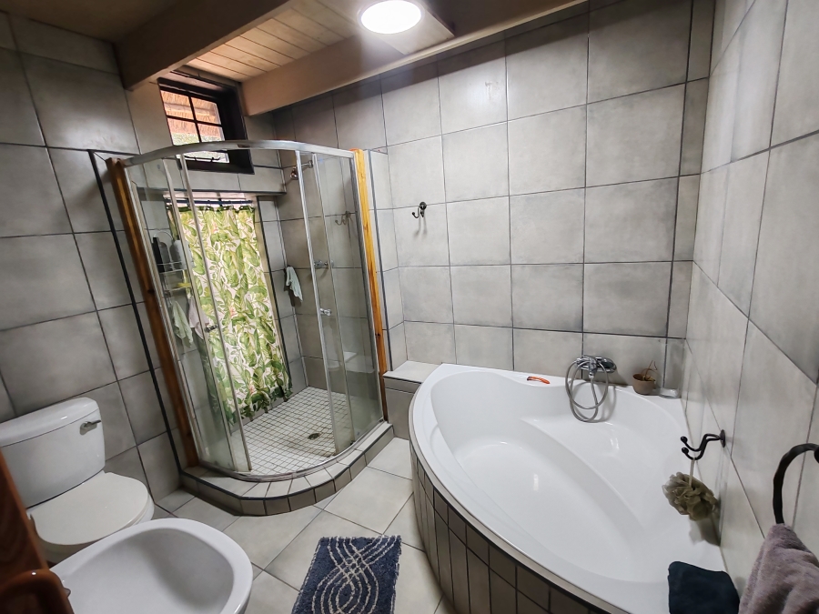 6 Bedroom Property for Sale in Rietfontein Gauteng