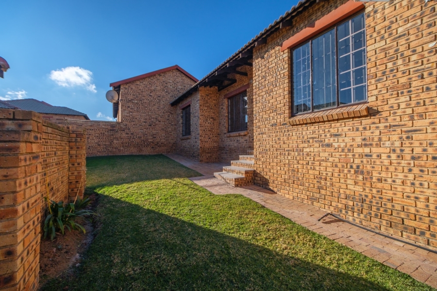 To Let 3 Bedroom Property for Rent in Honeydew Manor Gauteng