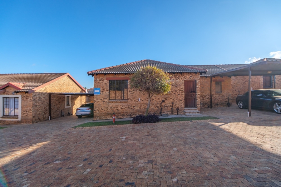 To Let 3 Bedroom Property for Rent in Honeydew Manor Gauteng