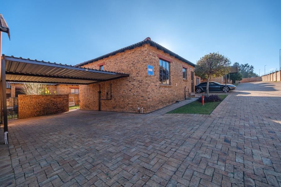 To Let 3 Bedroom Property for Rent in Honeydew Manor Gauteng