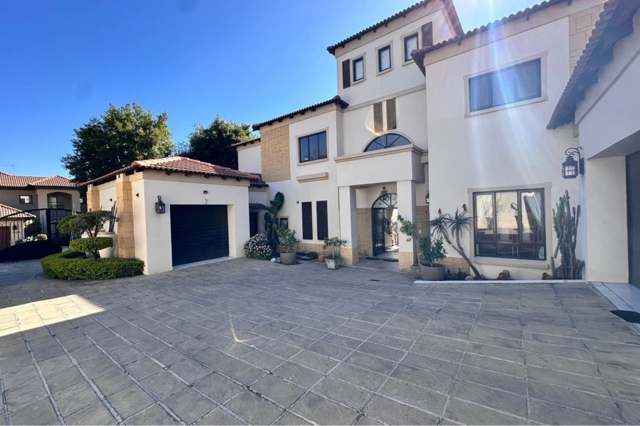 4 Bedroom Property for Sale in Maroeladal Gauteng