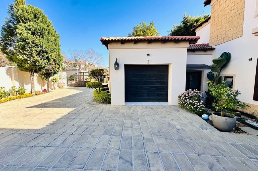 4 Bedroom Property for Sale in Maroeladal Gauteng