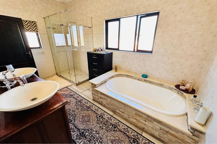 4 Bedroom Property for Sale in Maroeladal Gauteng