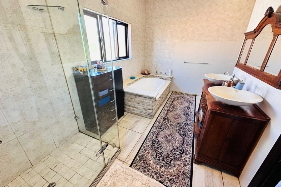 4 Bedroom Property for Sale in Maroeladal Gauteng