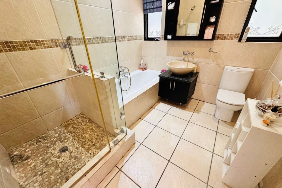 4 Bedroom Property for Sale in Maroeladal Gauteng