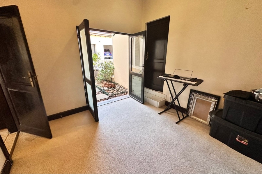 4 Bedroom Property for Sale in Maroeladal Gauteng