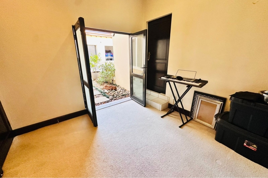 4 Bedroom Property for Sale in Maroeladal Gauteng