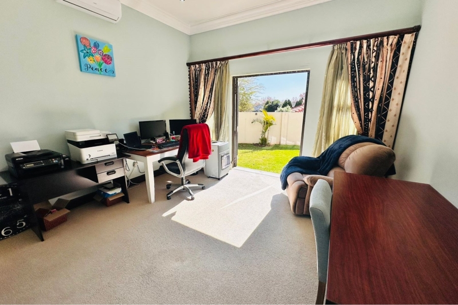 4 Bedroom Property for Sale in Maroeladal Gauteng